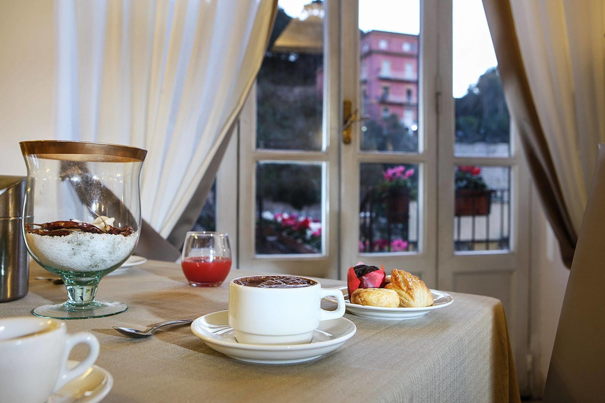Grand Hotel Capodimonte Наполи Екстериор снимка